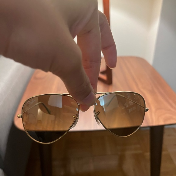 Ray bans sunglasses! Cool goldtoned transitional frames. Condition is excellent - Picture 4 of 4